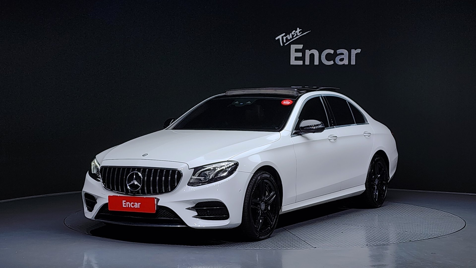 MERCEDES-BENZ E-CLASS - View 1