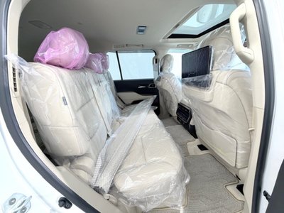 TOYOTA LAND CRUISER 300 - 5