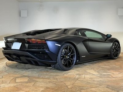2021 Lamborghini AVENTADOR photo 3