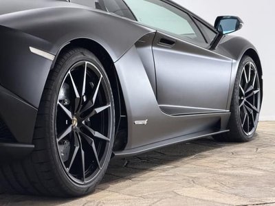2021 Lamborghini AVENTADOR photo 8