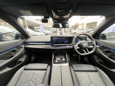 2025 BMW I5 — фото 5