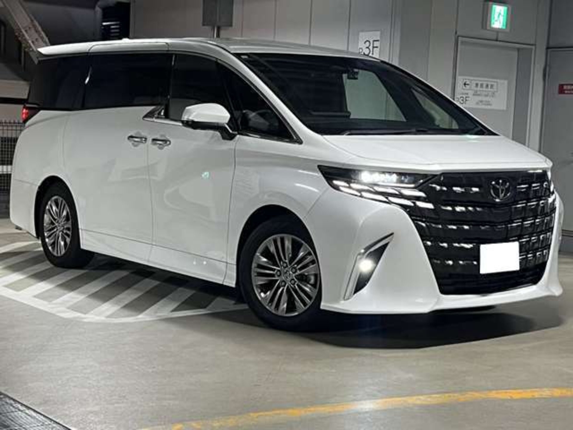TOYOTA ALPHARD - View 1