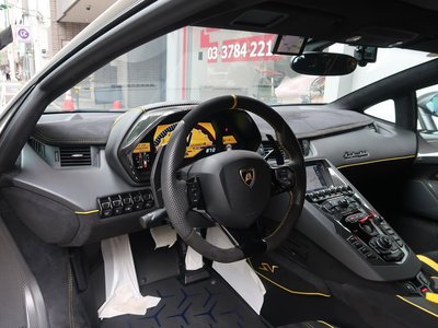 LAMBORGHINI AVENTADOR - 4
