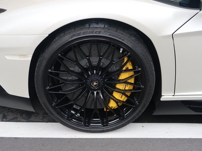 LAMBORGHINI AVENTADOR - 9