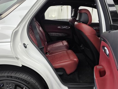 2021 Genesis GV70 — миниатюра 18