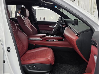 2021 Genesis GV70 — миниатюра 17