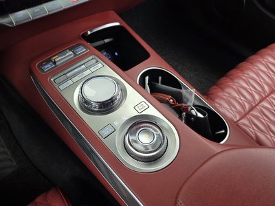 2021 Genesis GV70 — миниатюра 12