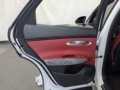 2021 Genesis GV70 — миниатюра 15