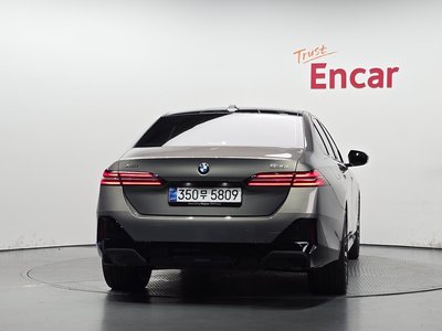 2025 BMW 5 SERIES photo 3