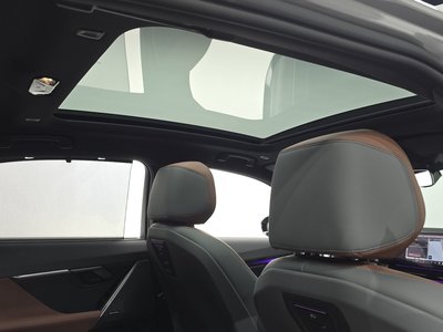 2025 BMW 5 SERIES 缩略图 32