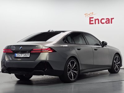2025 BMW 5 SERIES photo 4