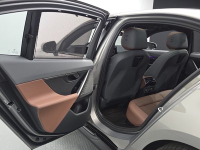 2025 BMW 5 SERIES 缩略图 31