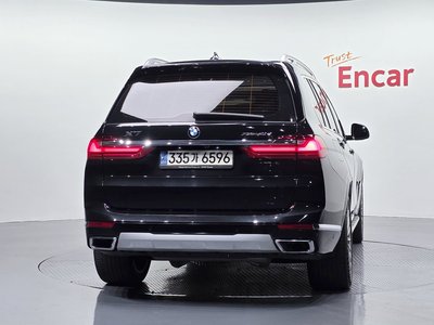 2022 BMW X7 — фото 4