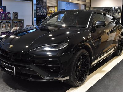 LAMBORGHINI URUS - 8