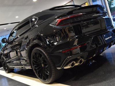 LAMBORGHINI URUS - 3