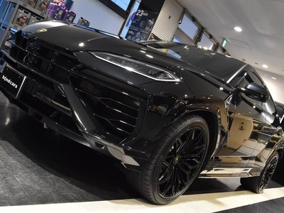 LAMBORGHINI URUS - 2