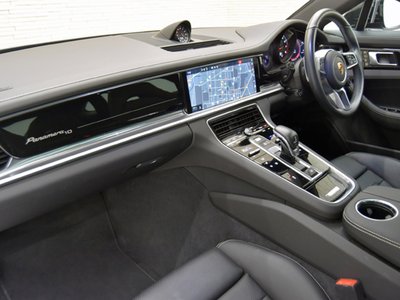 PORSCHE PANAMERA - 8
