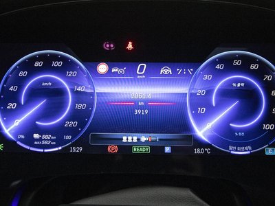 MERCEDES-BENZ EQS - 8