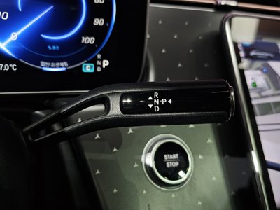 MERCEDES-BENZ EQE - 9