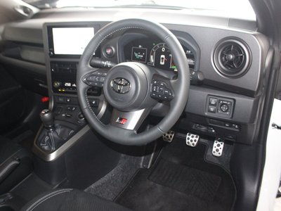 2025 Toyota GR YARIS 照片 9