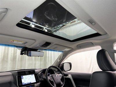 TOYOTA LAND CRUISER PRADO - 8