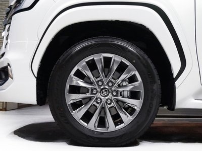 TOYOTA LAND CRUISER 300 - 9