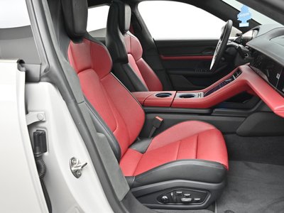 2025 Porsche TAYCAN 照片 10