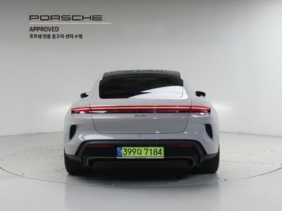 2025 Porsche TAYCAN 照片 3