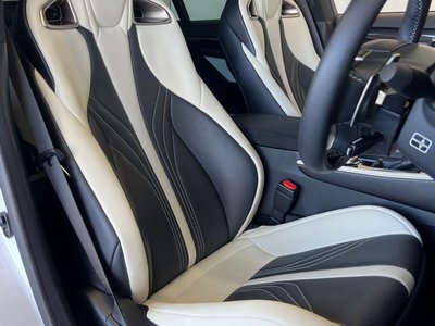 2016 Lexus GS F thumbnail 9