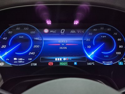 MERCEDES-BENZ EQS - 8