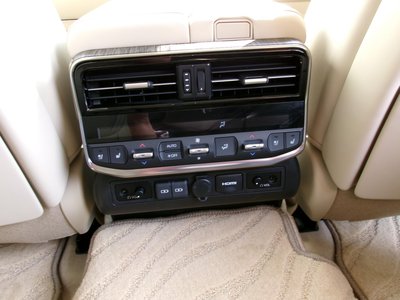 2023 Toyota LAND CRUISER 300 — миниатюра 18