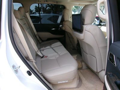 2023 Toyota LAND CRUISER 300 — миниатюра 13