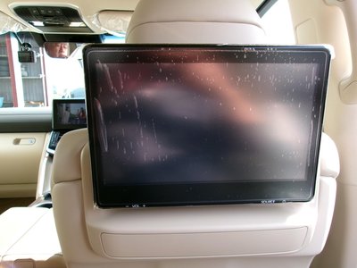 2023 Toyota LAND CRUISER 300 — миниатюра 19