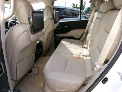 2023 Toyota LAND CRUISER 300 — миниатюра 11