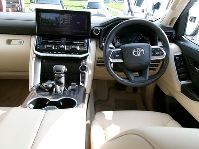 2023 Toyota LAND CRUISER 300 — миниатюра 17