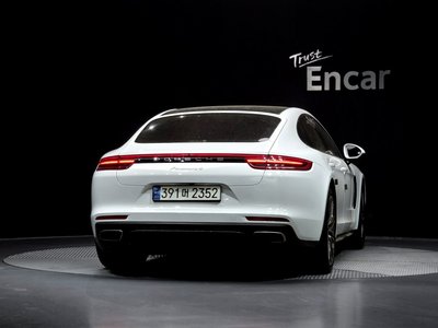 PORSCHE PANAMERA - 4