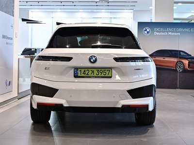 BMW IX - 2