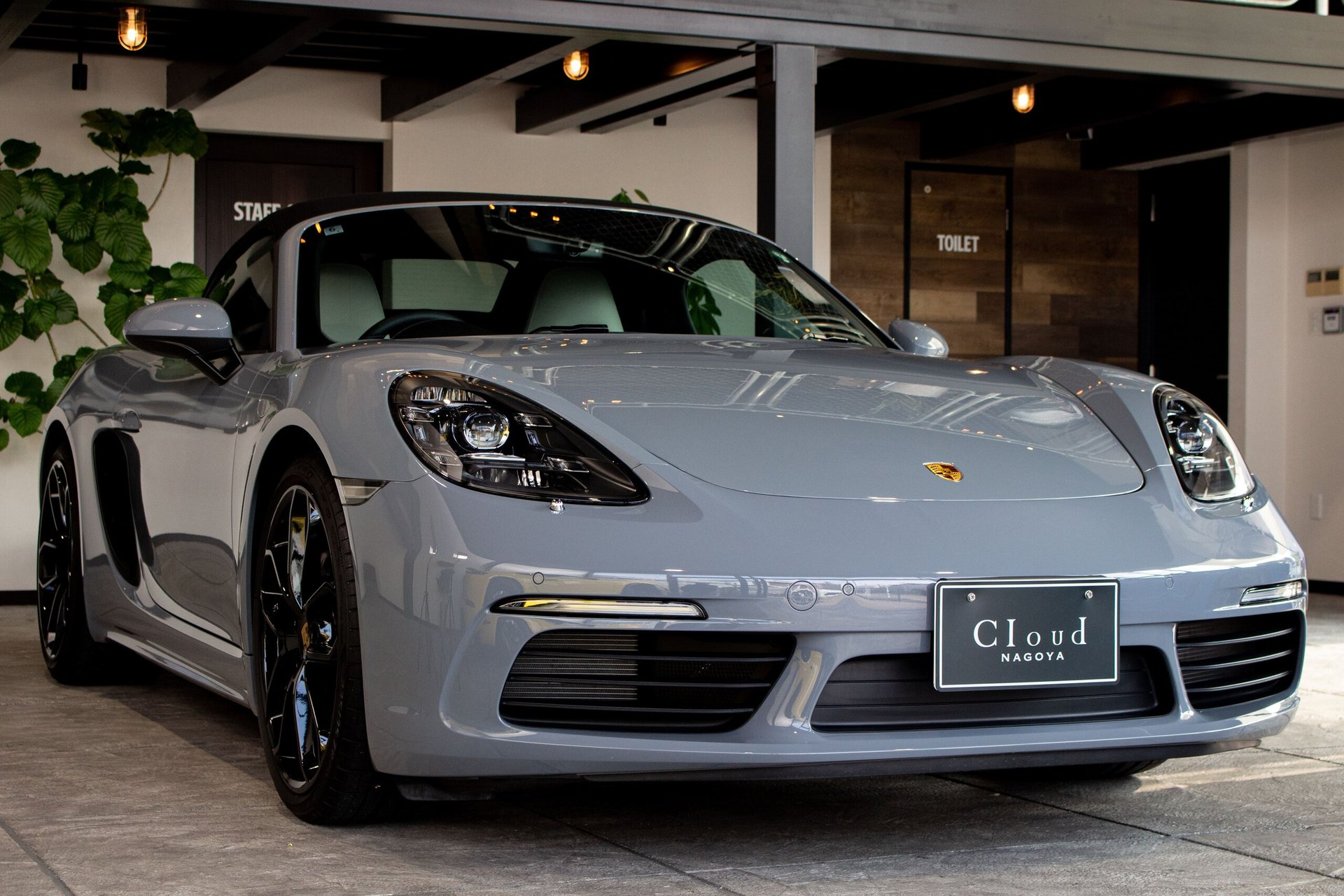 PORSCHE 718 BOXSTER - View 1