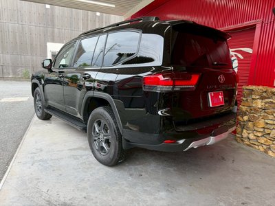 TOYOTA LAND CRUISER 300 - 7