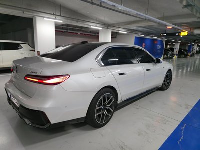 2024 BMW 7 SERIES photo 2