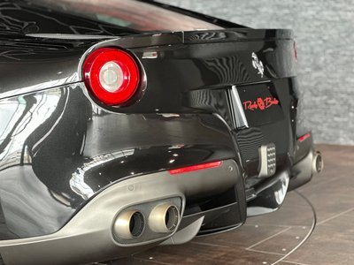 صورة 40 لـ 2016 Ferrari F12 BERLINETTA