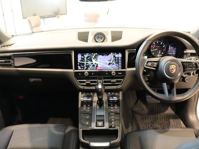 PORSCHE MACAN - 3