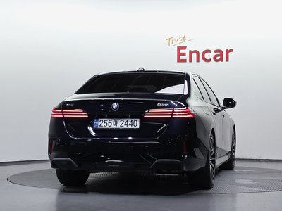 2023 BMW 5 SERIES 照片 4