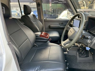 TOYOTA LAND CRUISER 70 - 10