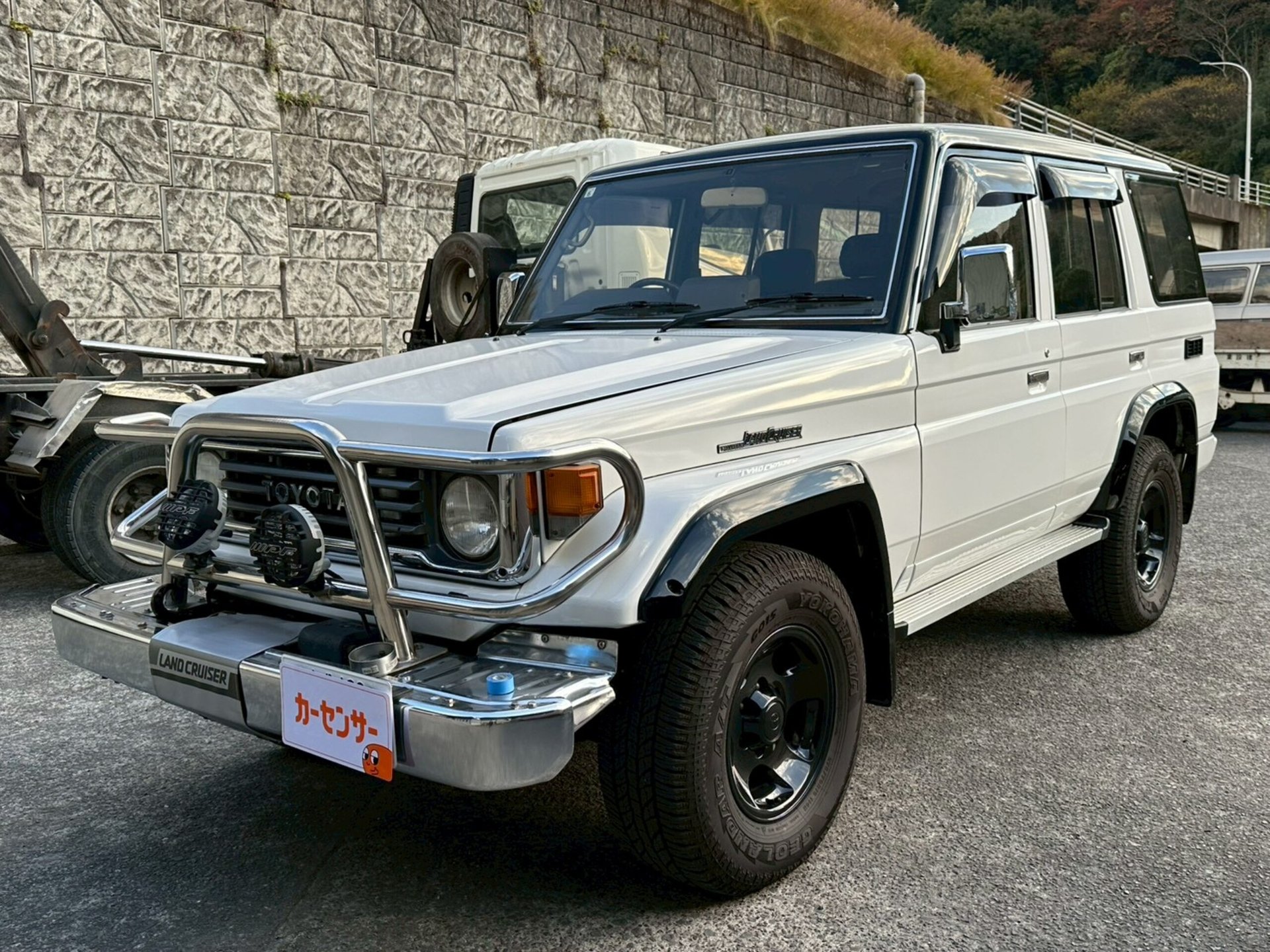 TOYOTA LAND CRUISER 70 - View 1
