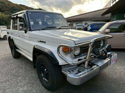 TOYOTA LAND CRUISER 70 - 3