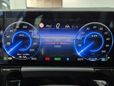 MERCEDES-BENZ EQA - 8
