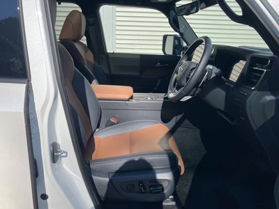 صورة 4 لـ 2025 Lexus GX