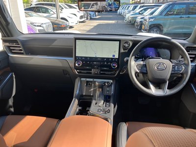 صورة 3 لـ 2025 Lexus GX