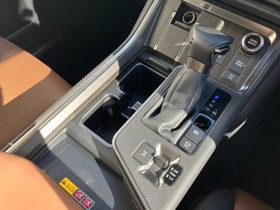 صورة 11 لـ 2025 Lexus GX